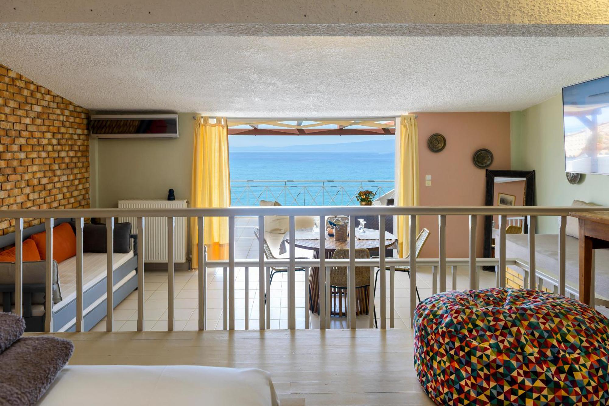 Agali 2 Superior Mezonet Front Of The Sea Apartment Akrogiali Exterior photo