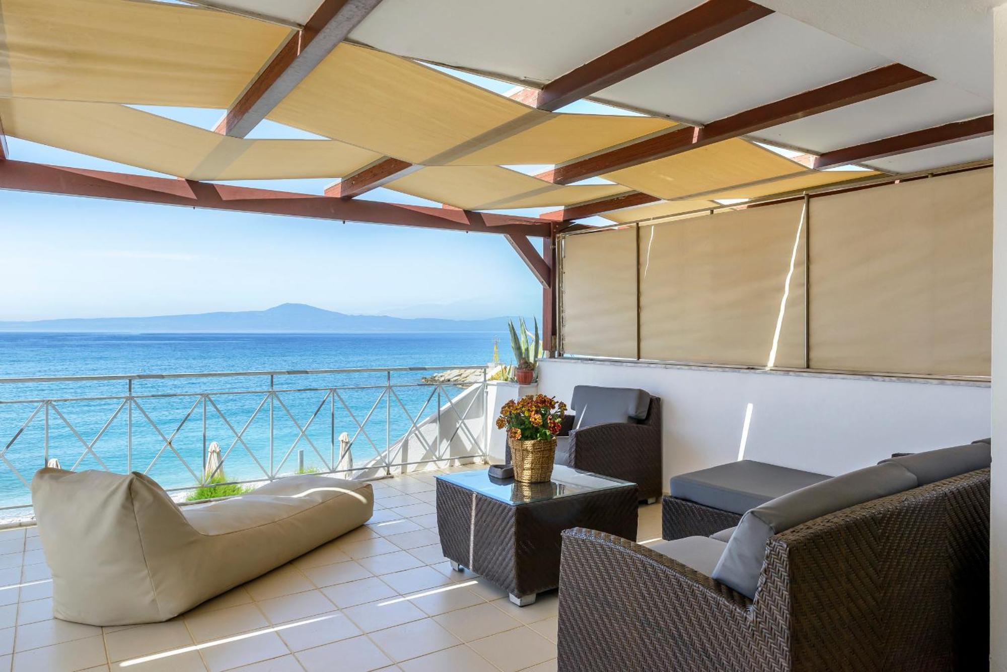 Agali 2 Superior Mezonet Front Of The Sea Apartment Akrogiali Exterior photo